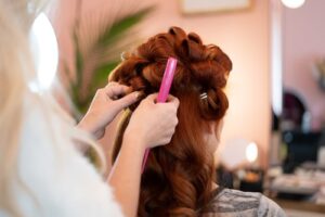 Lire la suite à propos de l’article Comment coiffer une perruque ?