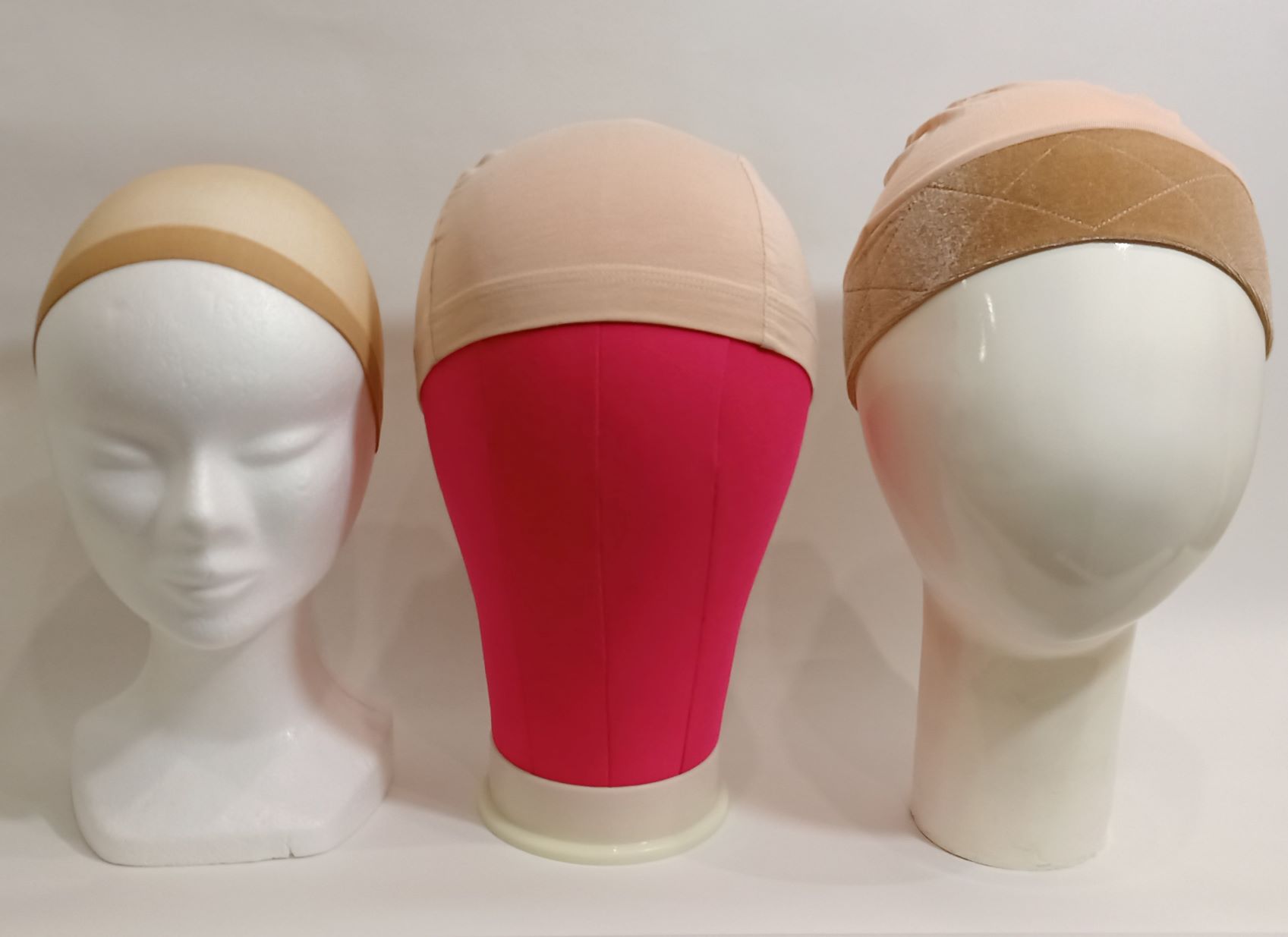 3 types de sous-bonnets pour perruque sur des têtes